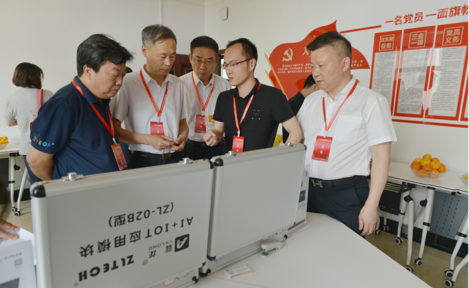 “智能制造職業(yè)教育人才培養(yǎng)論壇暨電子信息專業(yè)建設(shè)研討會”圓滿召開!智龍科技作主旨報(bào)告:《智能化時代中職電子信息類專業(yè)建設(shè)探討》